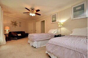 6 bedrooms, desk, iron/ironing board, travel cot