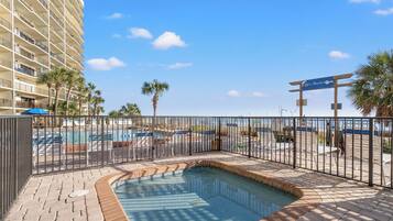 Een verwarmd zwembad