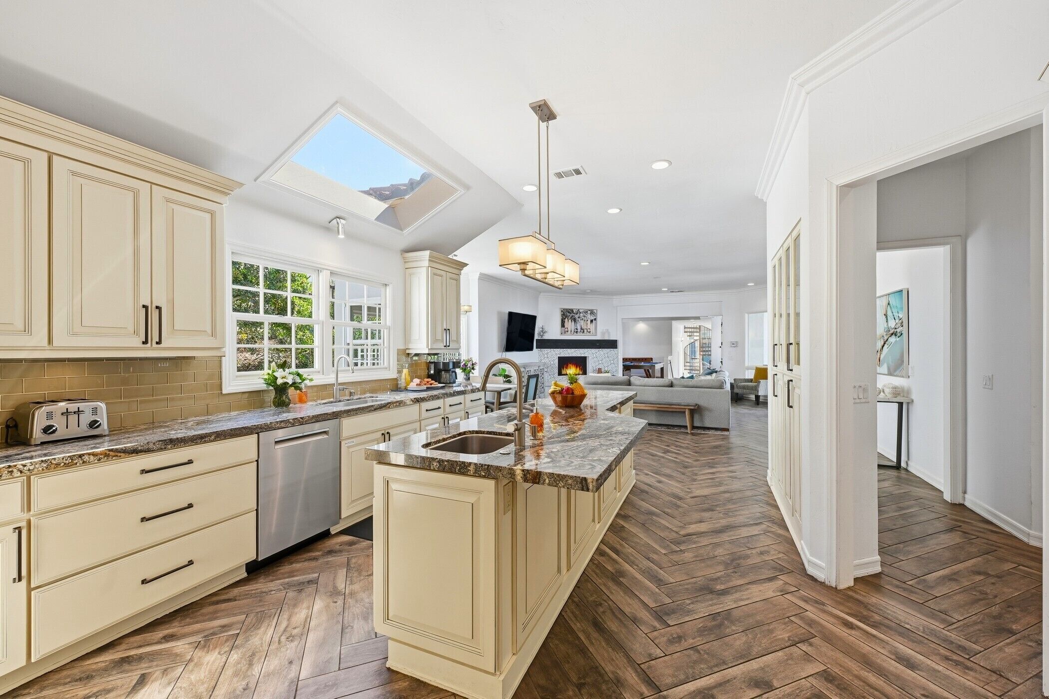 冷蔵庫、電子レンジ、コンロ、食器洗い機