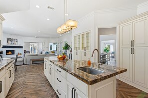 المنشأة من الداخل