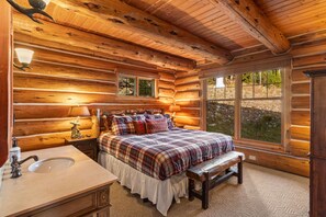 4 bedrooms, free WiFi, bed sheets