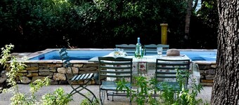 Renovated stone house, in the heart of the vineyards, with private heated swimming pool