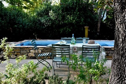 Renovated stone house, in the heart of the vineyards, with private heated swimming pool