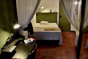 3 Schlafzimmer, Schreibtisch, Bügeleisen/Bügelbrett, WLAN