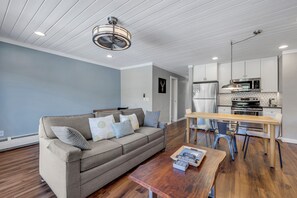 Televisión y chimenea