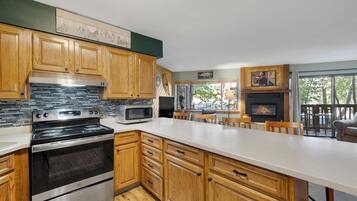 ثلاجة، ميكروويف، فرن، موقد طهي مسطح