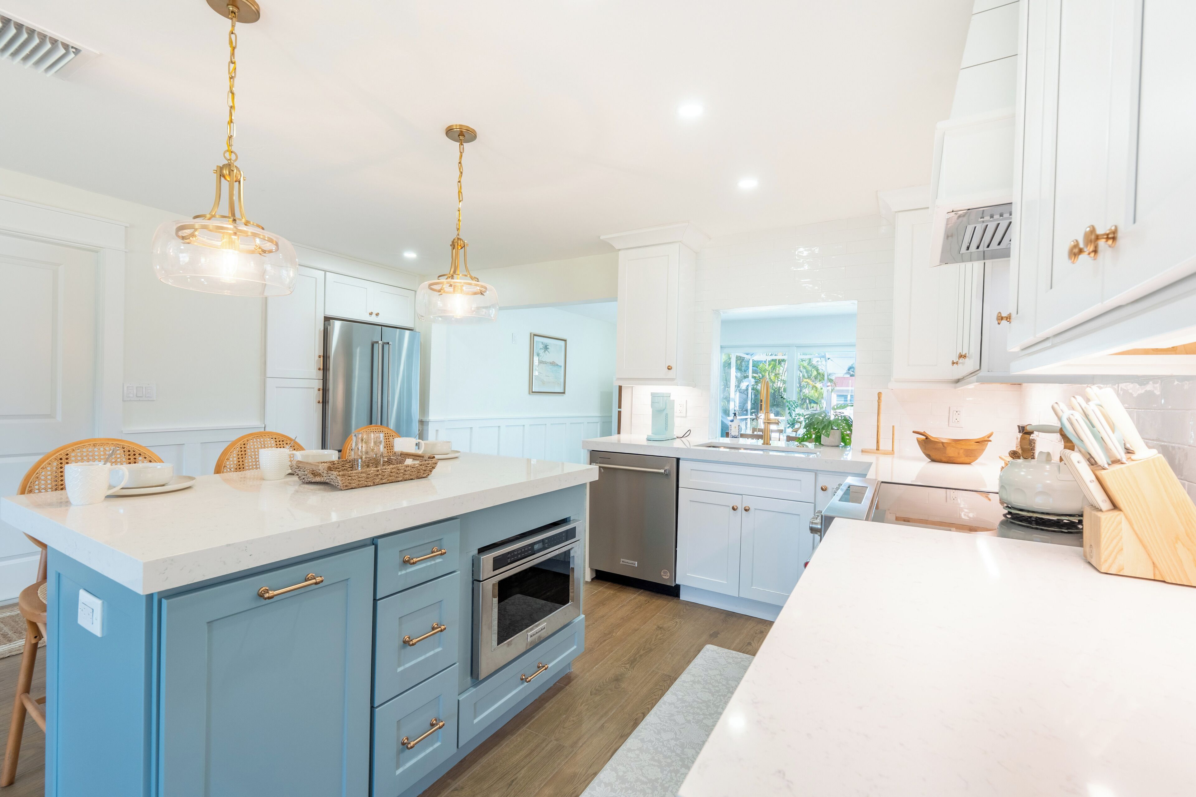 Refrigerador, microondas, horno, placa de cocina