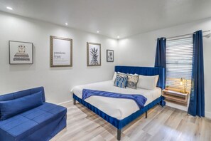 2 bedrooms, WiFi, bed sheets - Las Vegas Strip - Stylish 2BR Private Condo! (Las Vegas)