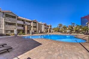 Pool - Las Vegas Strip - Stylish 2BR Private Condo! (Las Vegas)