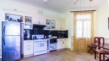 Apartment, 1 Bedroom, Balcony, Ocean View | Interior