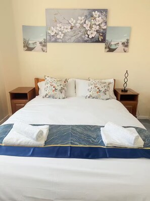 3 bedrooms, iron/ironing board, WiFi, bed sheets