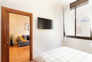 3 soverom, strykejern/-brett, internettilgang og sengetøy