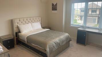 3 bedrooms, iron/ironing board, WiFi, bed sheets