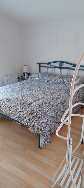 2 bedrooms, bed sheets
