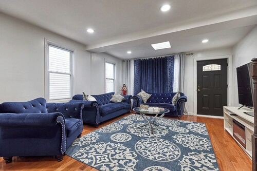 Cool- Private-Entire House-Near NYC-EWR/Free Parking-3beds/2bath