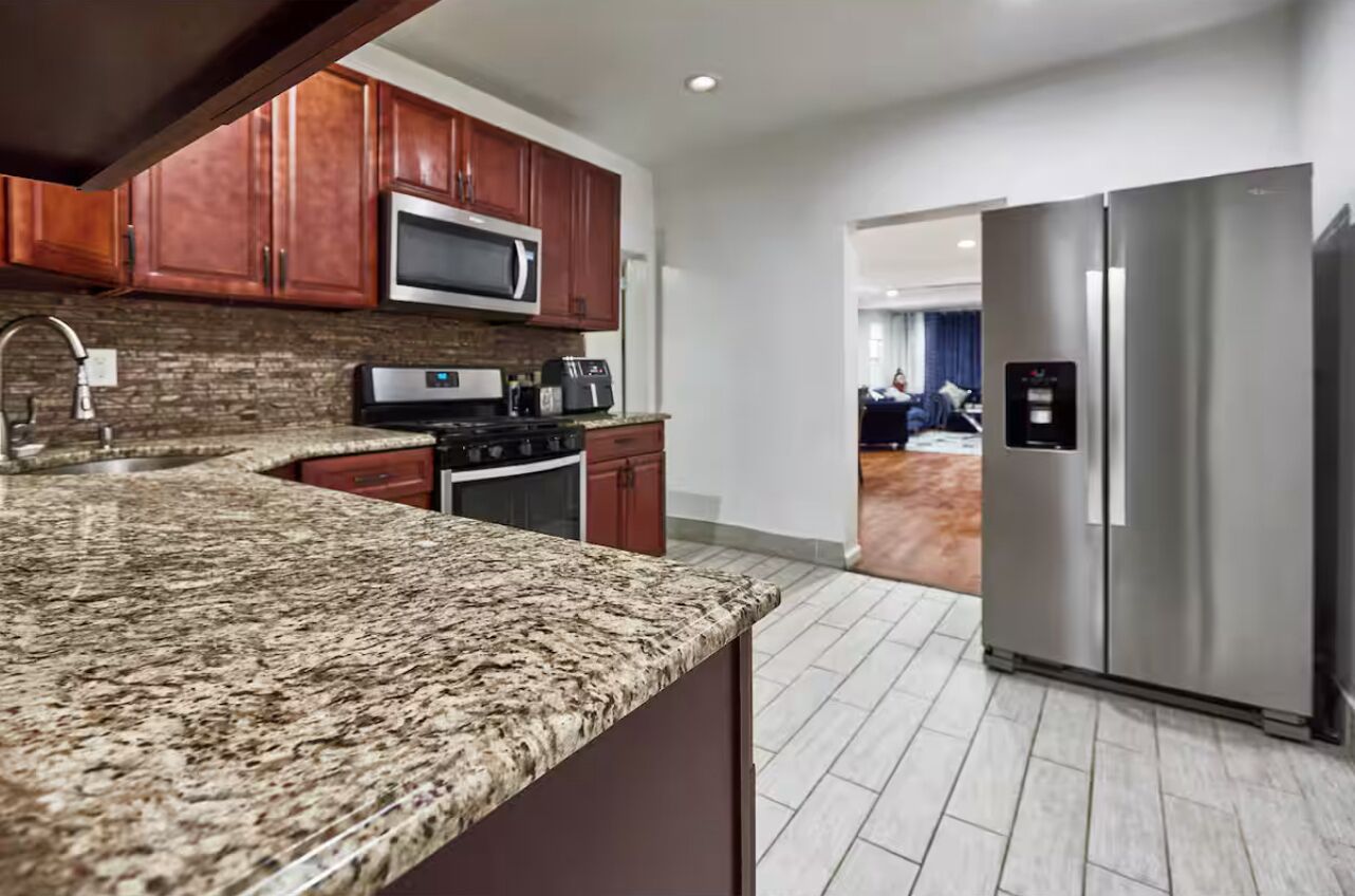 Microondas, placa de cocina, lavavajillas