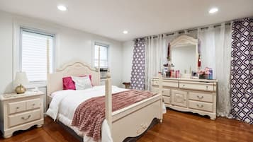 3 bedrooms, iron/ironing board, WiFi, bed sheets