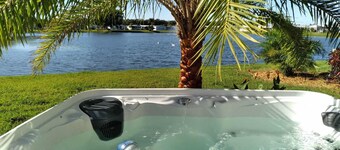  Charming 55+ community. Waterfront! Fantastic sunset views & private hot tub