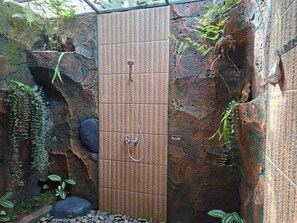 Standard Double Room, Mountain View | Bathroom - Sekumpul Guest House (Sawan)