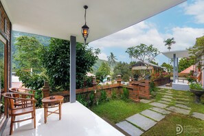 Standard Twin Room, Mountain View | Terrace/patio