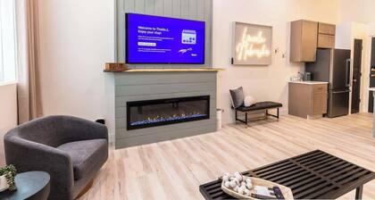 Boutique 1BR Condo – Walk to Memorial Stadium &