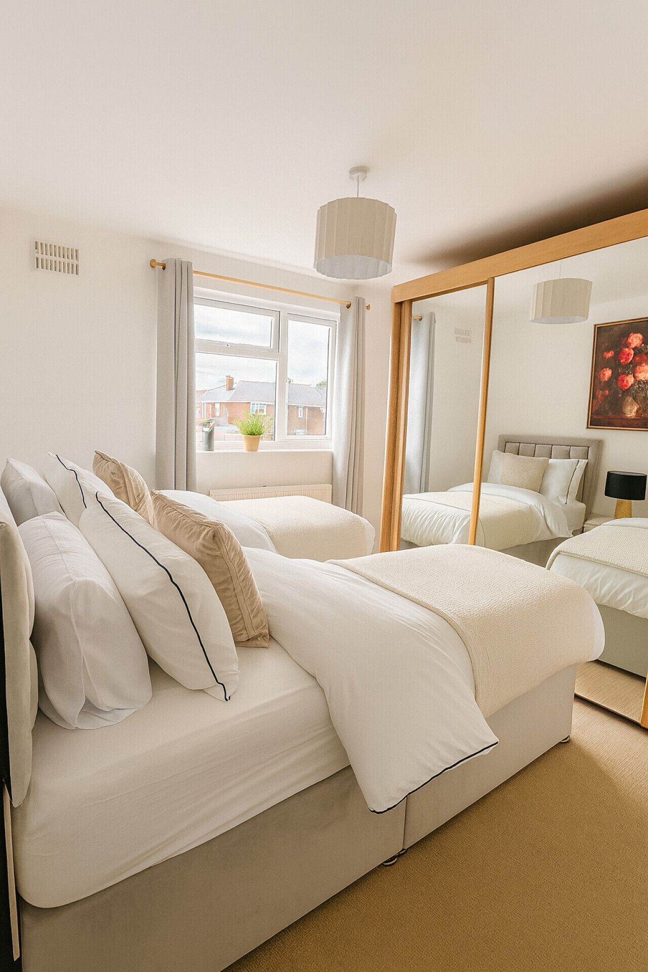 3 室のベッドルーム、アイロン / アイロン台、WiFi (無料)、ベッドシーツ