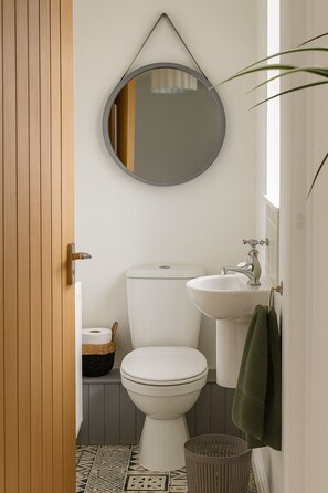 Serviettes fournies, papier toilette