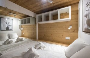 2 bedrooms, WiFi, bed sheets - Central 6-Person Apartment with Mountain View and Direct Ski-in/Ski-out Access (Les Belleville)