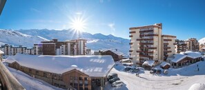 Exterior - Central 6-Person Apartment with Mountain View and Direct Ski-in/Ski-out Access (Les Belleville)