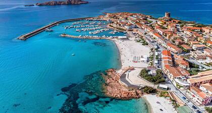 Two-room apartment for 4 guests, sea view terrace, pool,a/c,wifi and beach