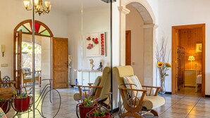 A spacious lobby with a large mirror, wooden furniture, and potted plants. - Fantastic finca with a large pool and just a few steps from Alcúdia's old town (Alcúdia)