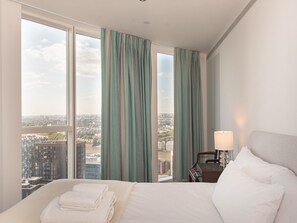 3 bedrooms, iron/ironing board, bed sheets - Pass the Keys | Modern 2-Beds Flat with Stunning Views, London (London)