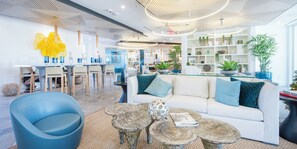 المنشأة من الداخل