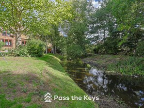 Property grounds - Pass the Keys | Spacious, Family Home - With Parking & Garden (Maidenhead)