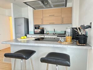 Réfrigérateur, micro-ondes, lave-vaisselle, grille-pain