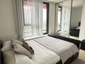 2 chambres, fer et planche à repasser, Wi-Fi gratuit, draps fournis