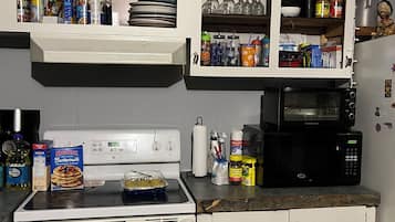 Fridge, microwave, stovetop, blender