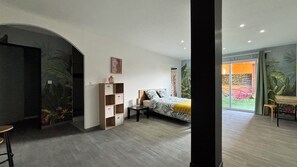 7 bedrooms, iron/ironing board, WiFi, bed sheets