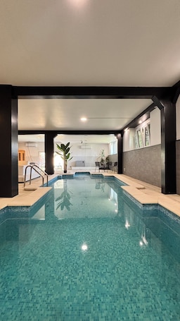 Pool. Whole apartment LE VIVIANI - Indoor swimming pool and sauna