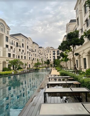 15 outdoor pools