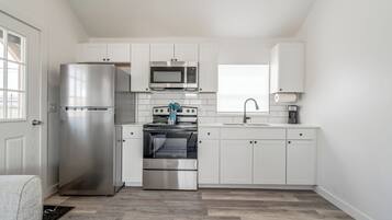 Een magnetron, een oven, een kookplaat