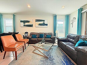 TV, foosball - Spacious 7-Bedroom Home with A/C in Kissimmee (Kissimmee)