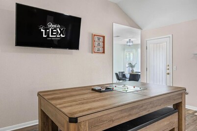 Chic & Fun Stay | Games, Fire Pit, Deck & Fitness