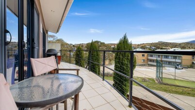 Khione 2 Modern Jindabyne Townhouse