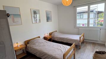 4 slaapkamers, een strijkplank/strijkijzer, wifi, beddengoed