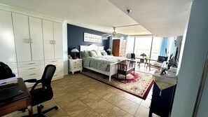3 bedrooms, iron/ironing board, WiFi, bed sheets - Cozy 3-bedroom condo fully furnished in enchanting Daytona Beach Shores (Daytona Beach Shores)