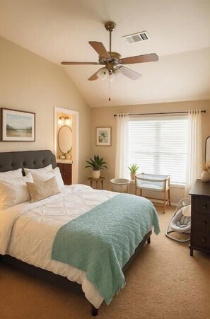 3 soverom, strykejern/-brett og sengetøy