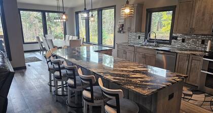 Charming cabin in phenomenal Lead , located in the Powder House Pass.