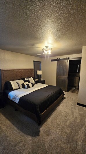 6 slaapkamers, een strijkplank/strijkijzer, gratis wifi, beddengoed