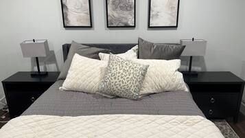 4 bedrooms, iron/ironing board, internet, bed sheets